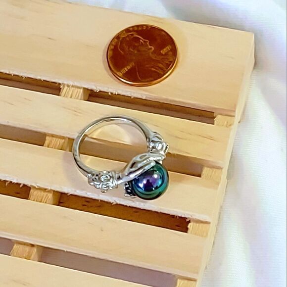 HANDS HOLDING OIL SLICK PEARL CRYSTAL BALL RHODIUM PLATED RING SIZE 7 - Picture 6 of 9